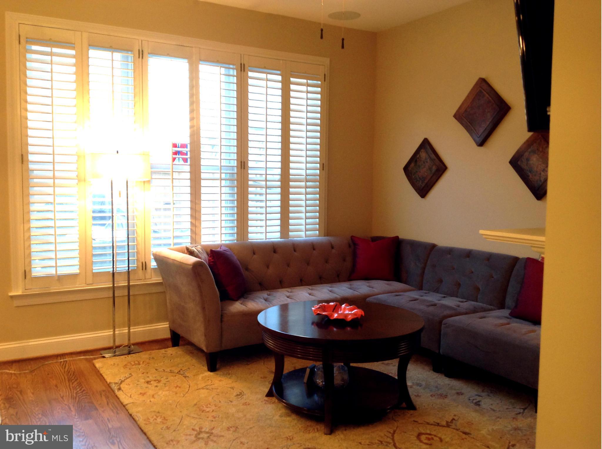 JAMES WREN TOWNHOUSES - Residential Lease