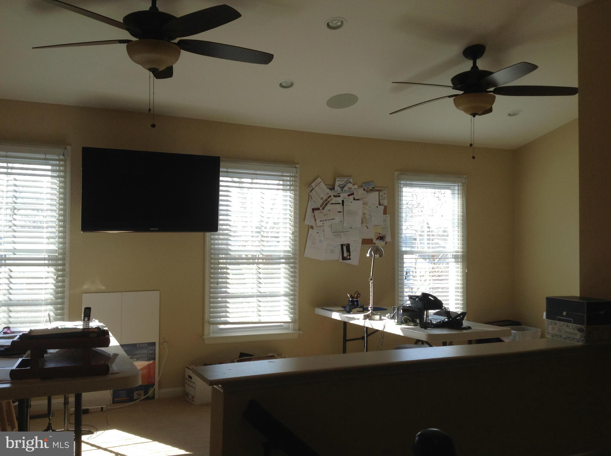 JAMES WREN TOWNHOUSES - Residential Lease