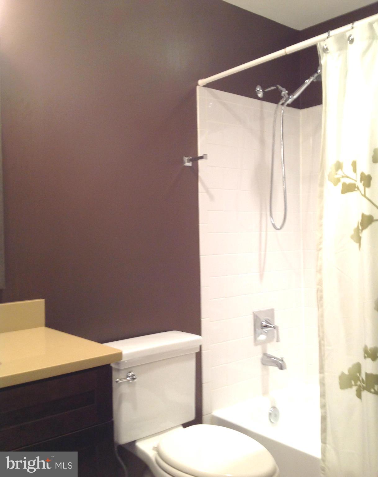 JAMES WREN TOWNHOUSES - Residential Lease