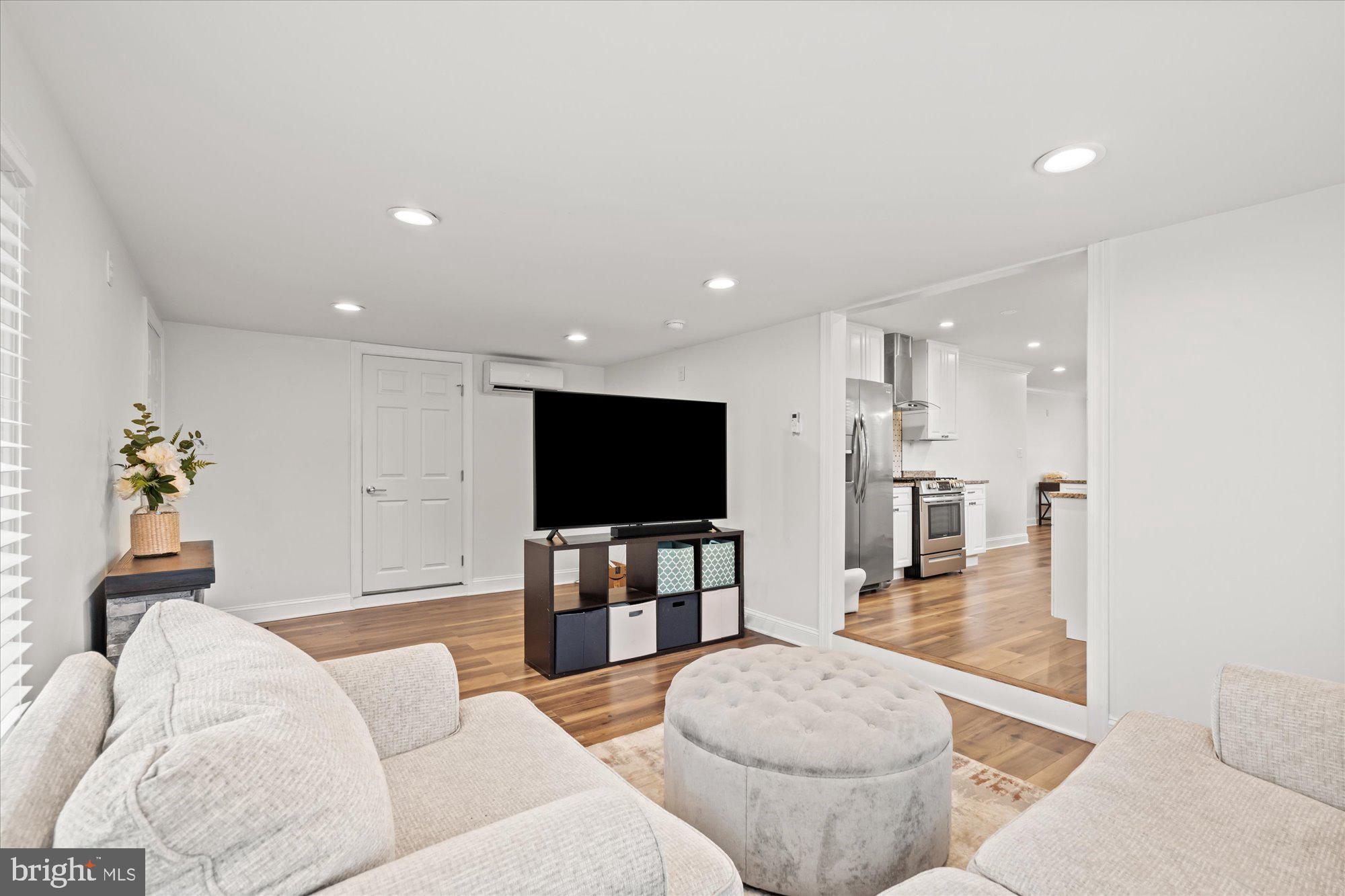 ANDREWS MANOR - Residential