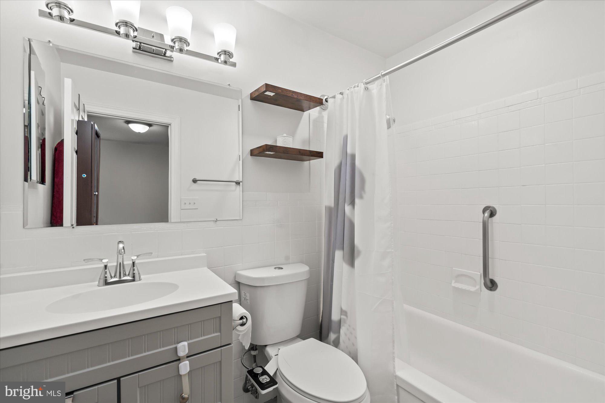 ANDREWS MANOR - Residential