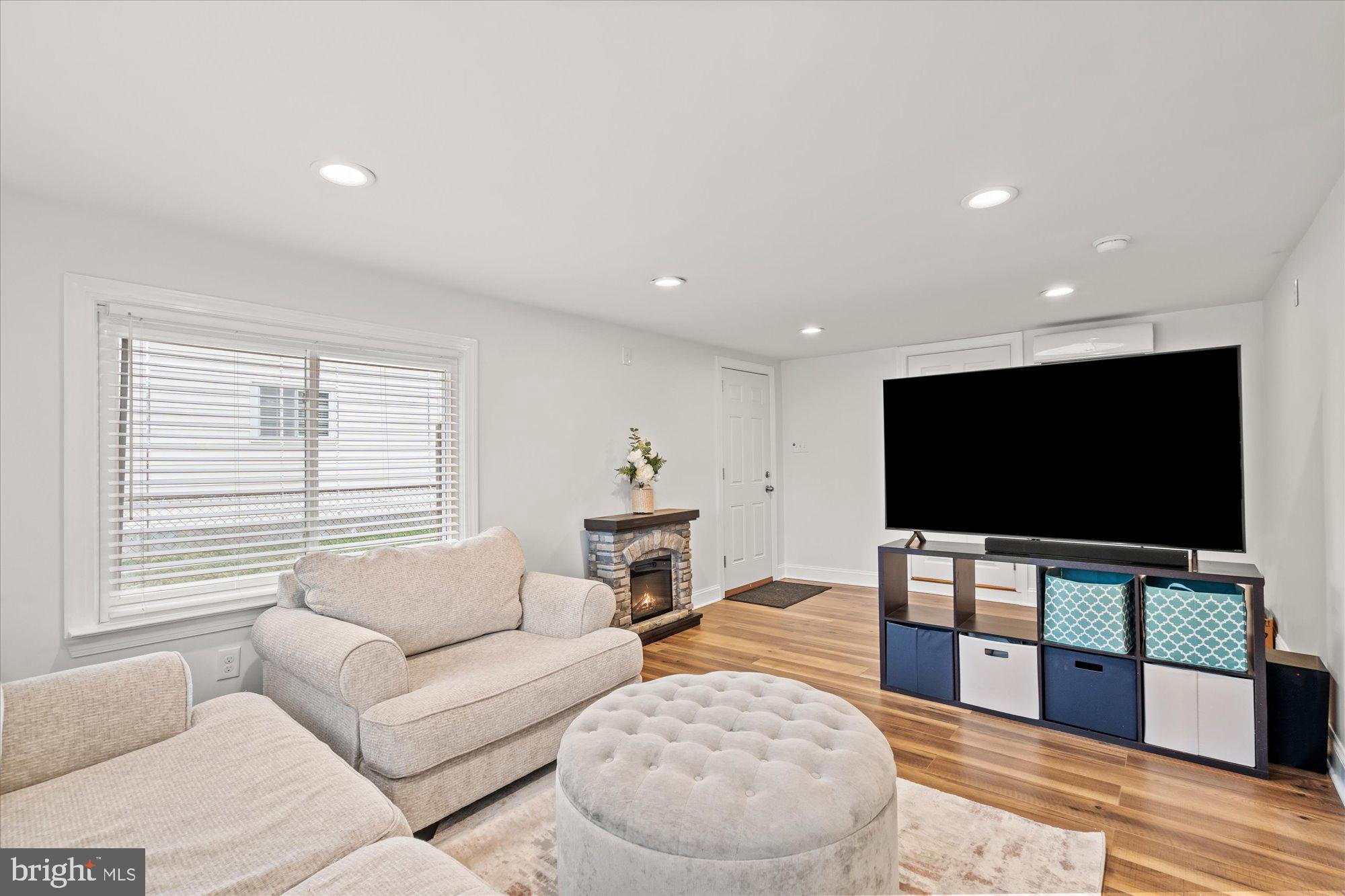 ANDREWS MANOR - Residential