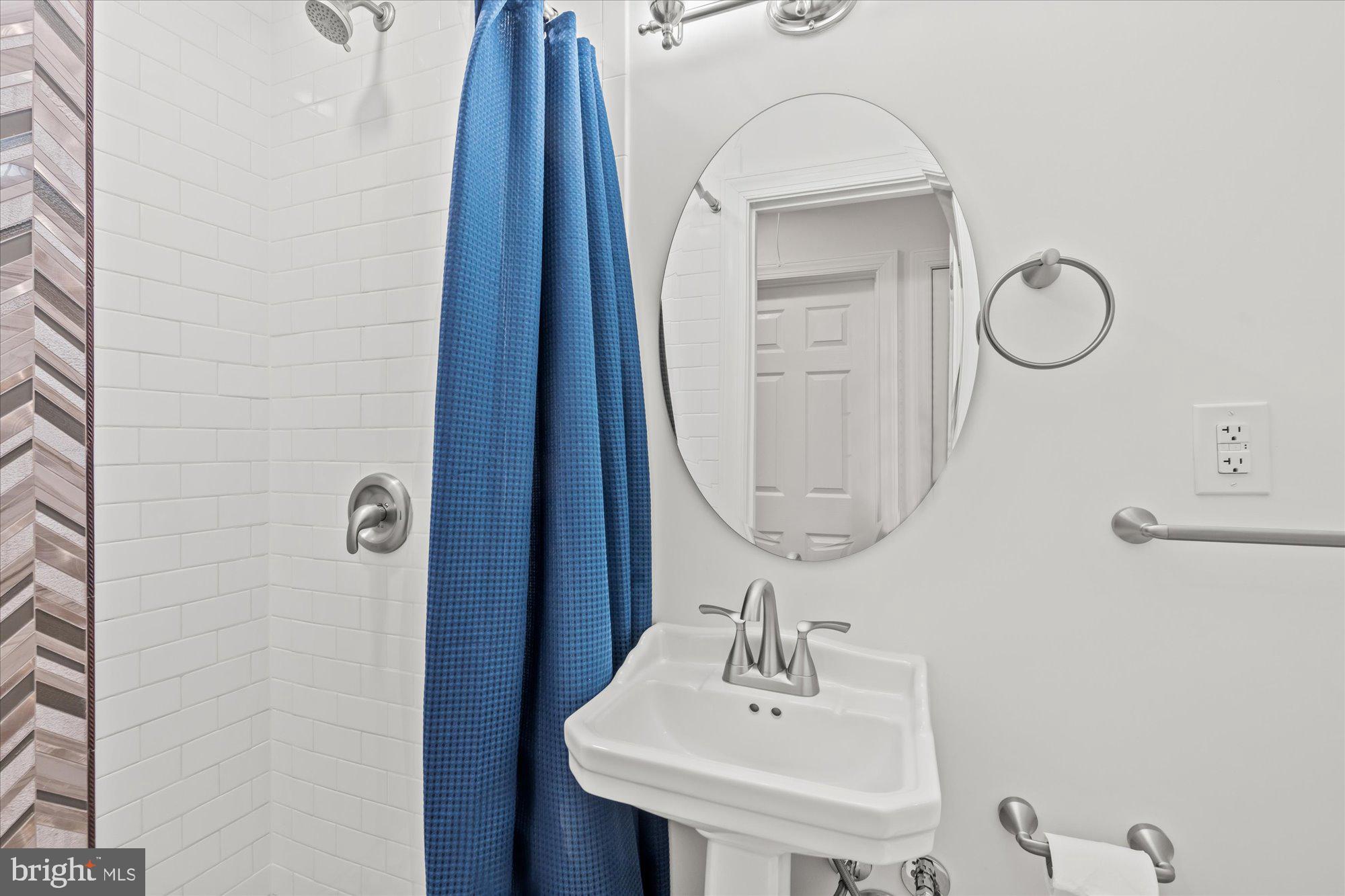 ANDREWS MANOR - Residential