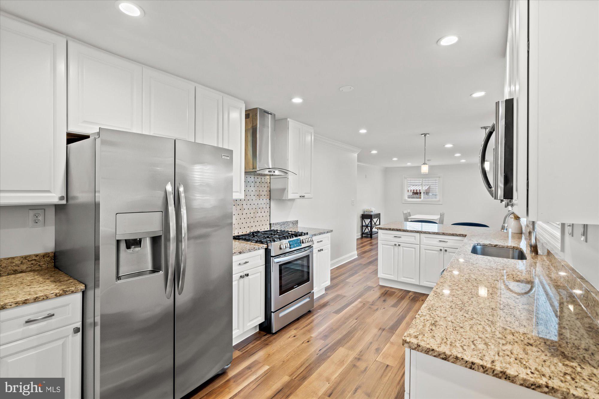 ANDREWS MANOR - Residential