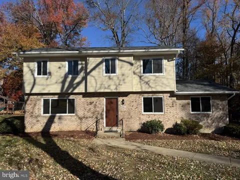 402 Warburton Oaks Drive, Fort Washington, MD MLS: MDPG2182282
