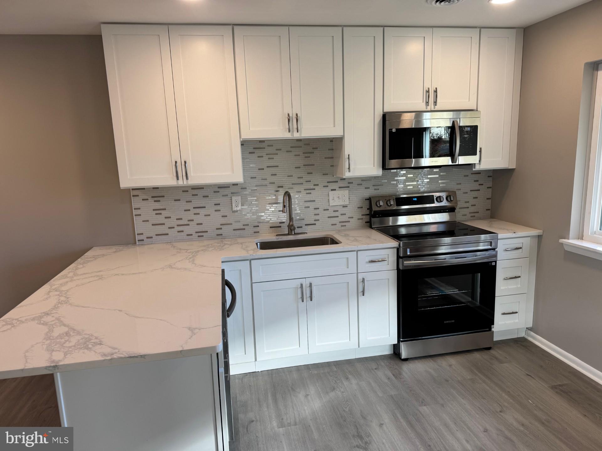 402 WARBURTON OAKS DRIVE