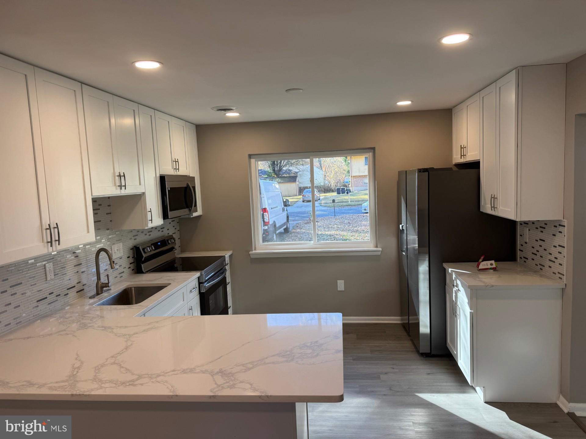 402 WARBURTON OAKS DRIVE