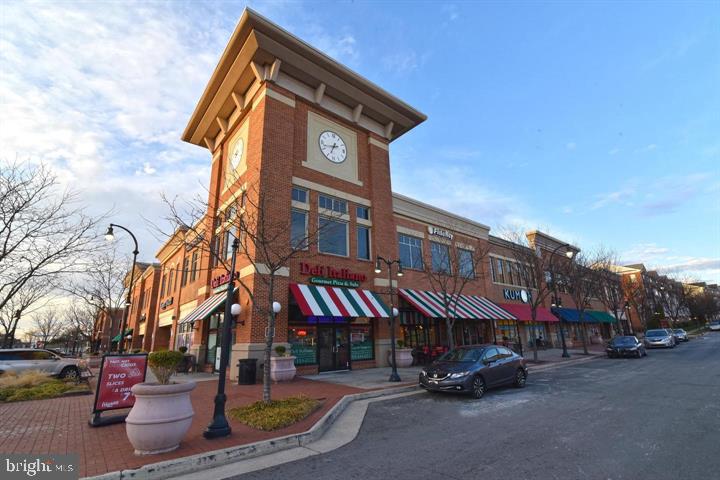 LANSDOWNE TOWN CENTER - Residential