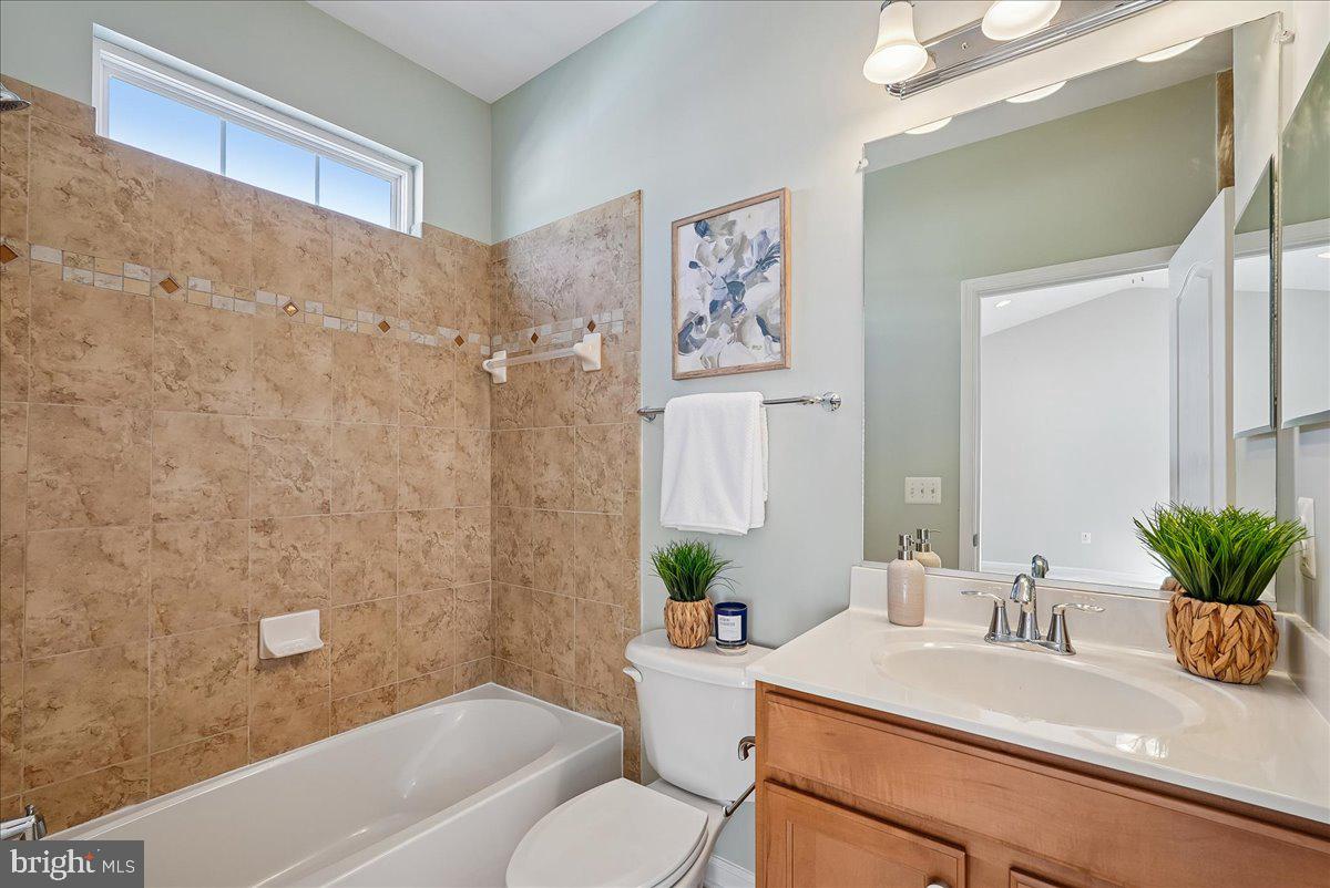 LANSDOWNE TOWN CENTER - Residential