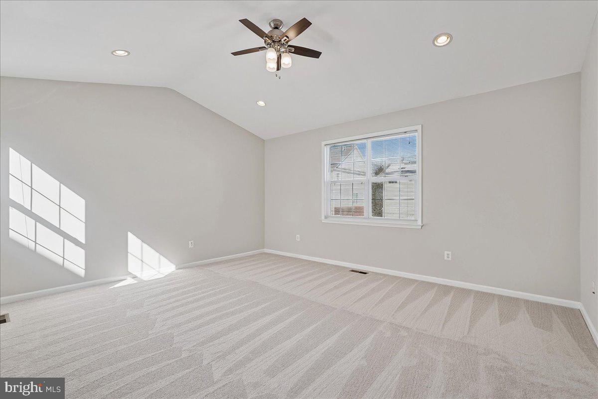 LANSDOWNE TOWN CENTER - Residential