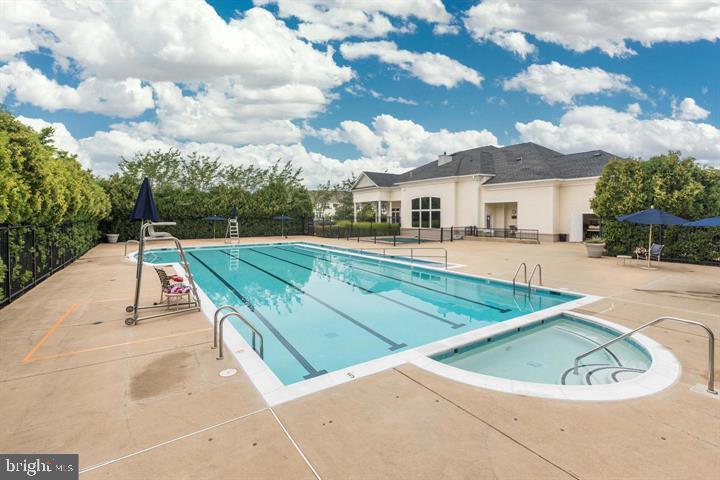 LANSDOWNE TOWN CENTER - Residential