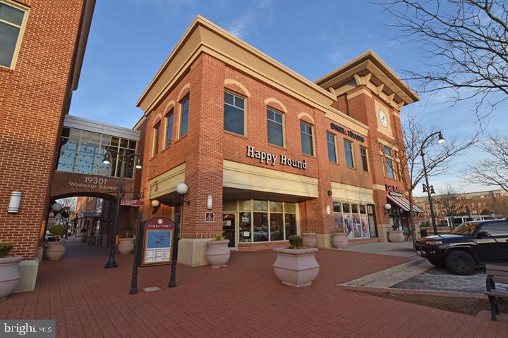 LANSDOWNE TOWN CENTER - Residential