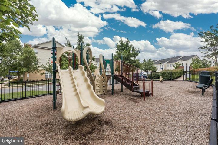 LANSDOWNE TOWN CENTER - Residential