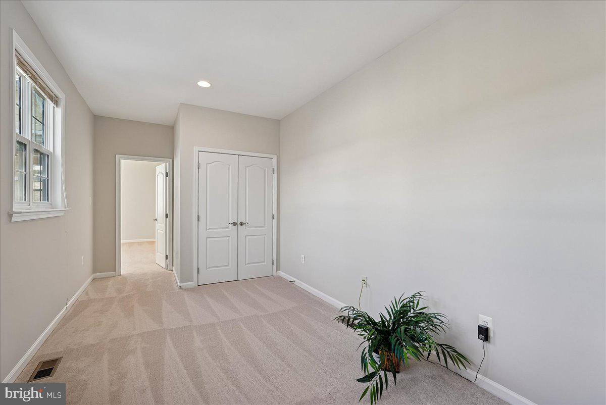 LANSDOWNE TOWN CENTER - Residential