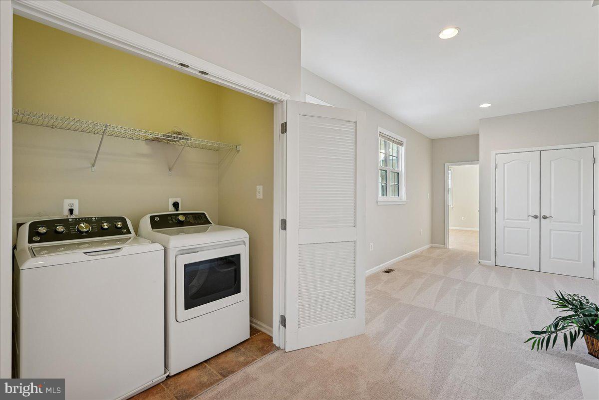 LANSDOWNE TOWN CENTER - Residential