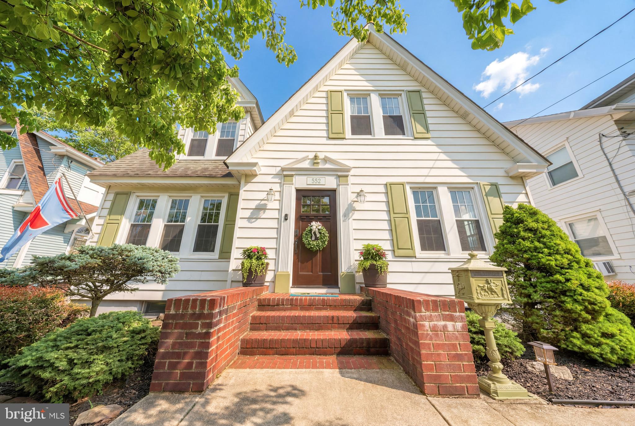 552 BELLEVUE AVENUE