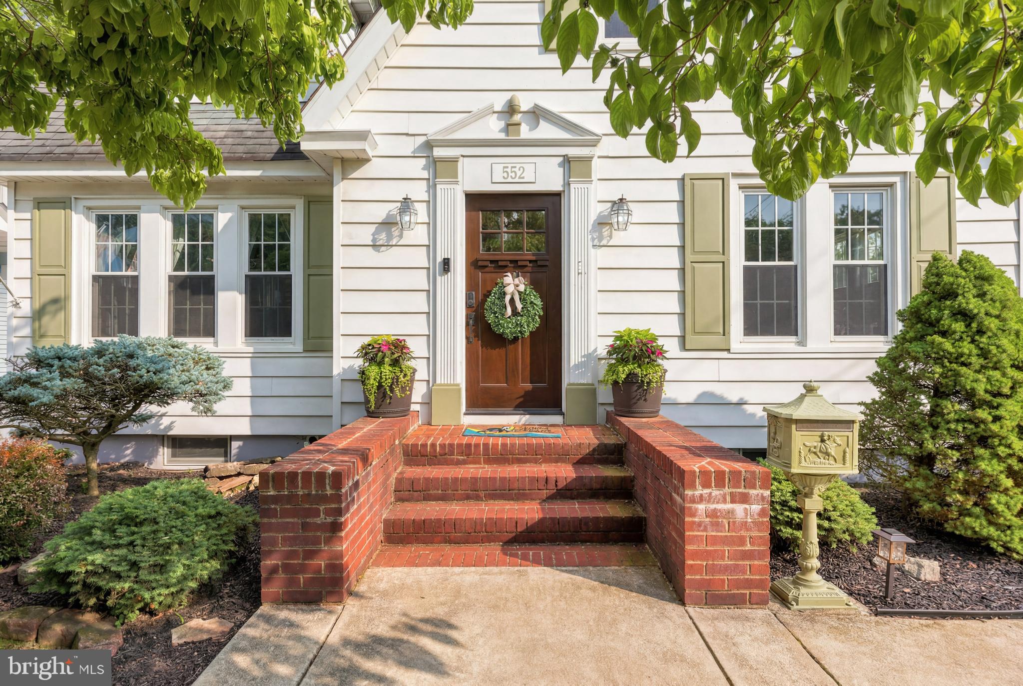 552 BELLEVUE AVENUE