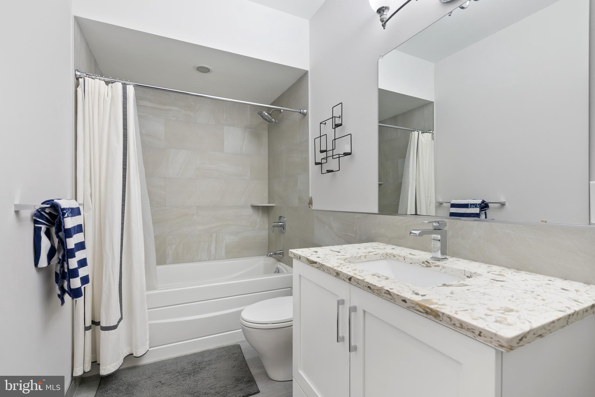 QUEEN VILLAGE - Residential