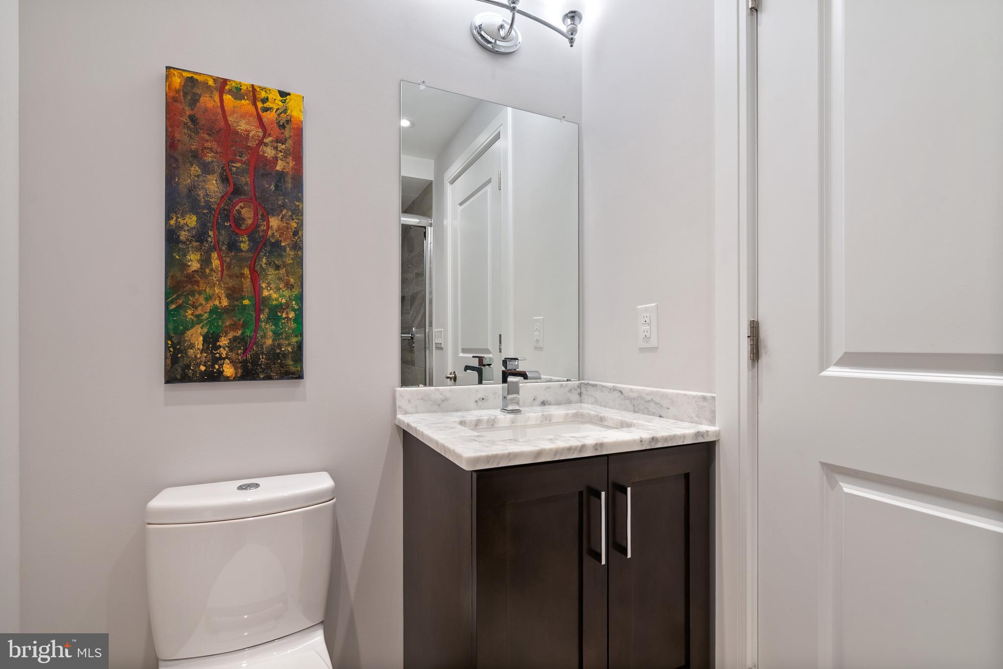 QUEEN VILLAGE - Residential