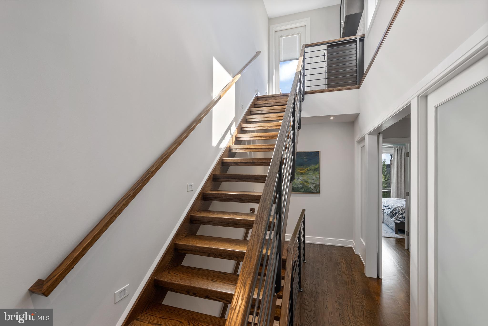 QUEEN VILLAGE - Residential