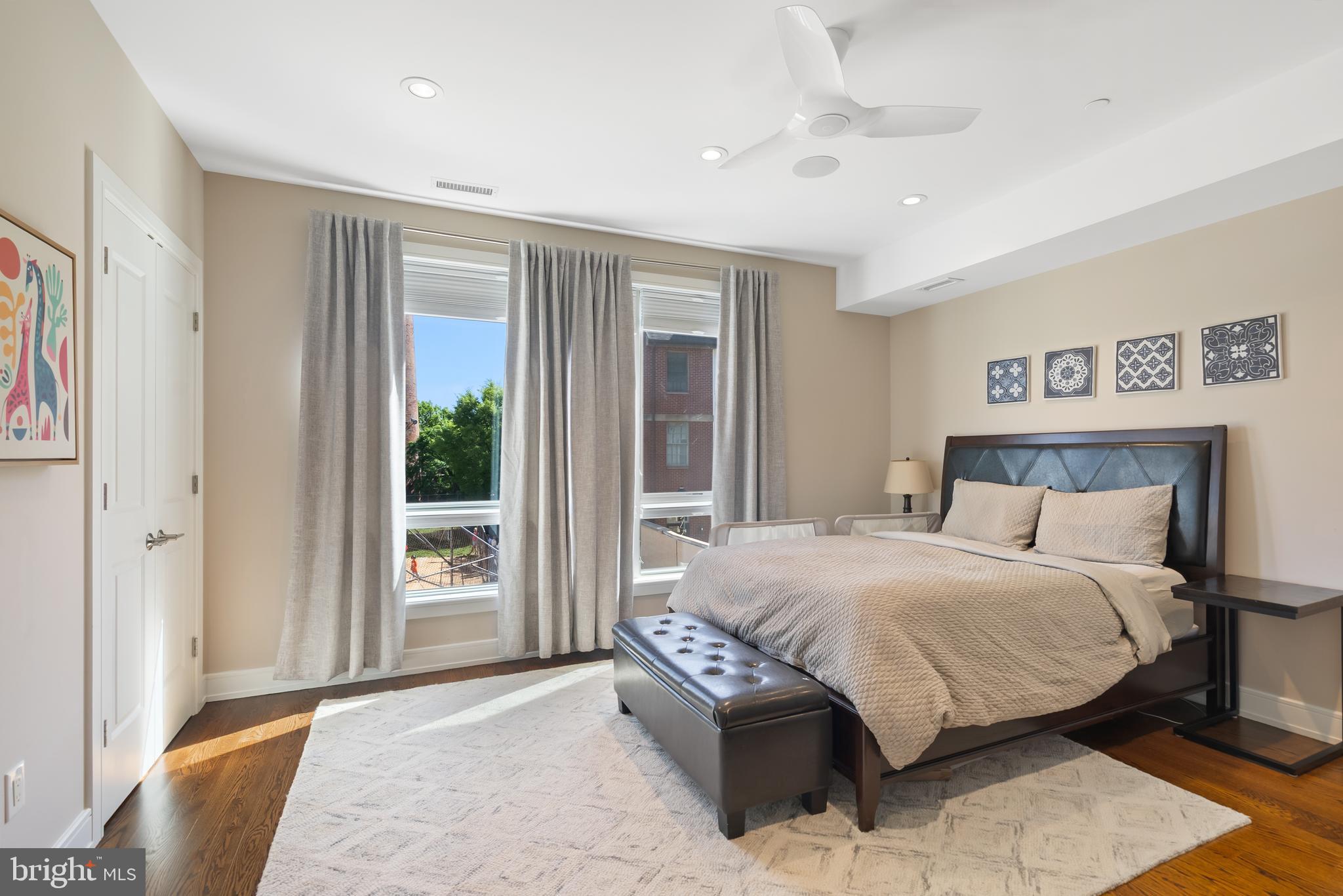QUEEN VILLAGE - Residential