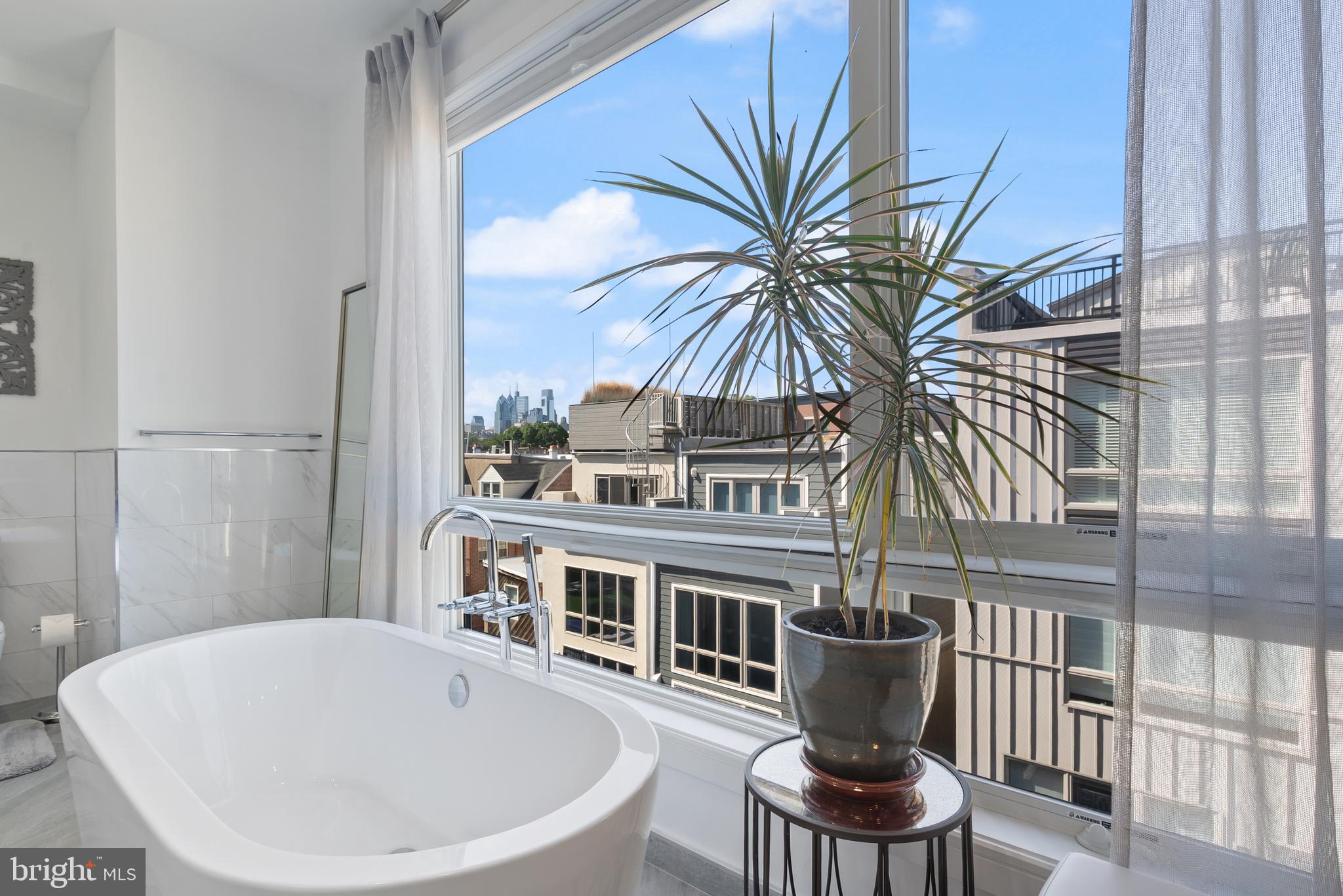 QUEEN VILLAGE - Residential