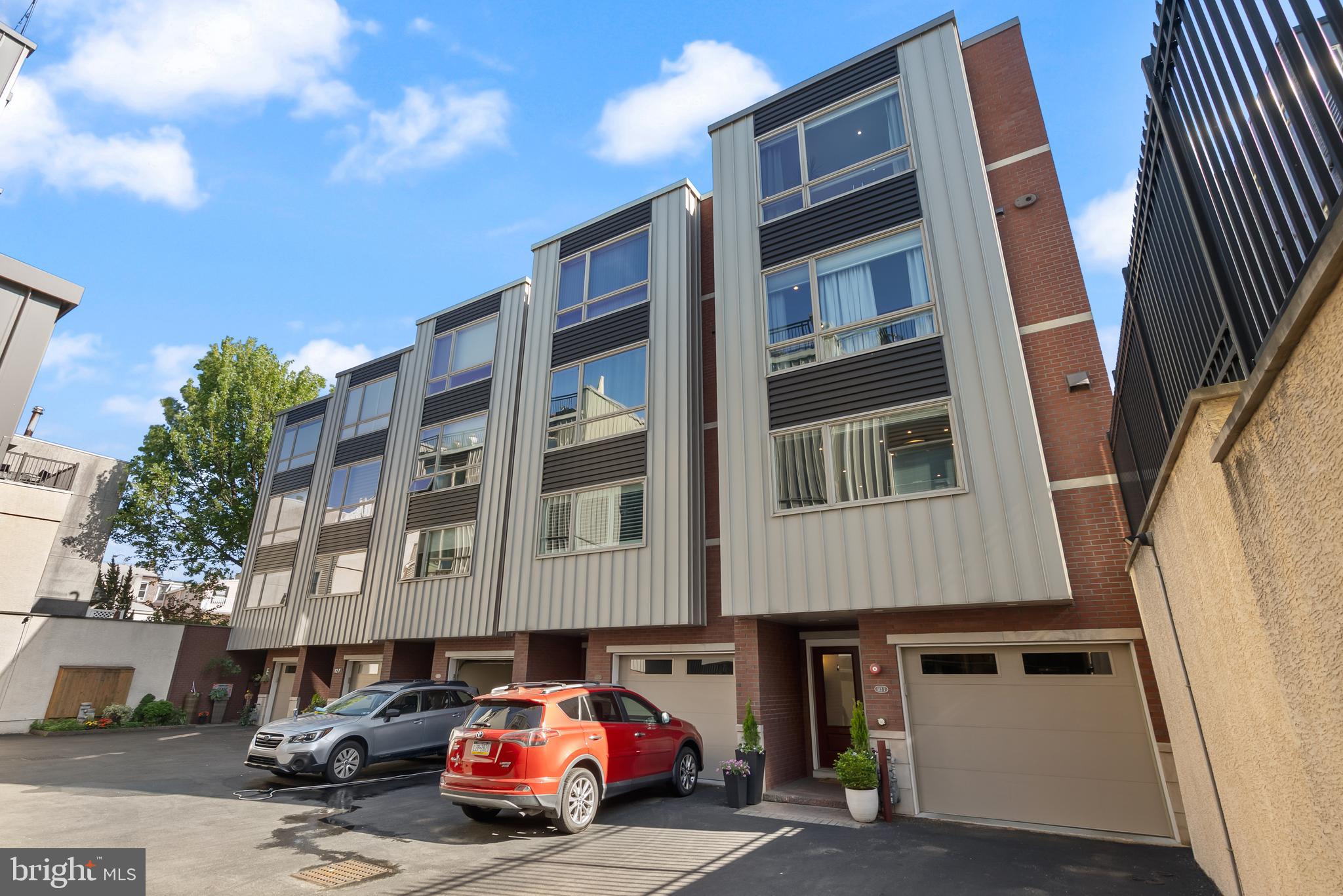 QUEEN VILLAGE - Residential
