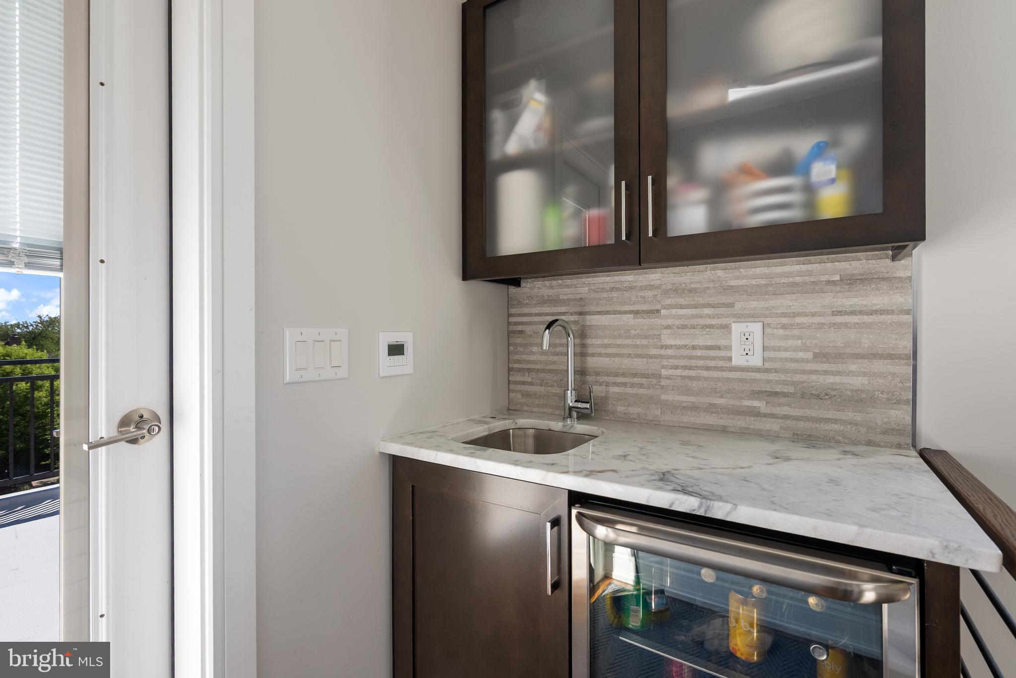 QUEEN VILLAGE - Residential
