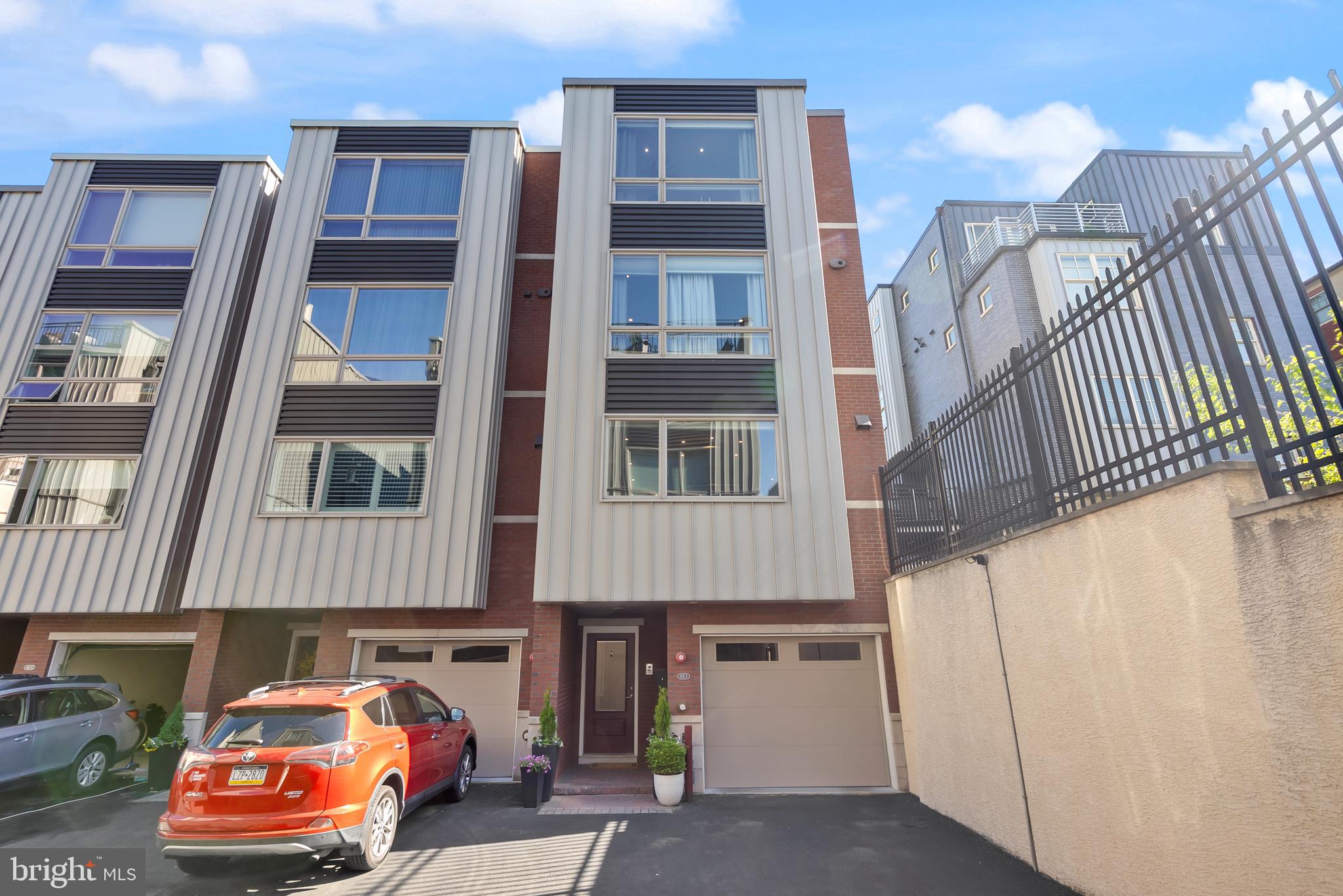 QUEEN VILLAGE - Residential