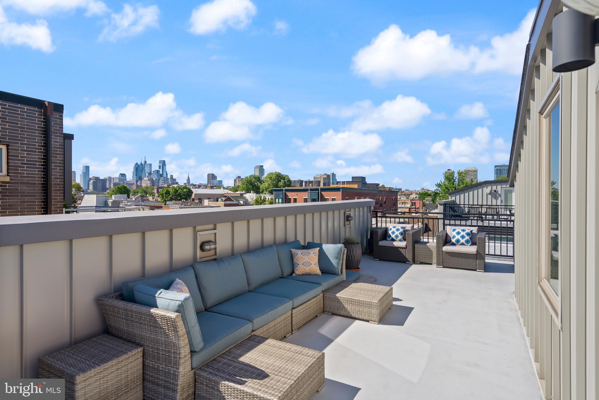 QUEEN VILLAGE - Residential