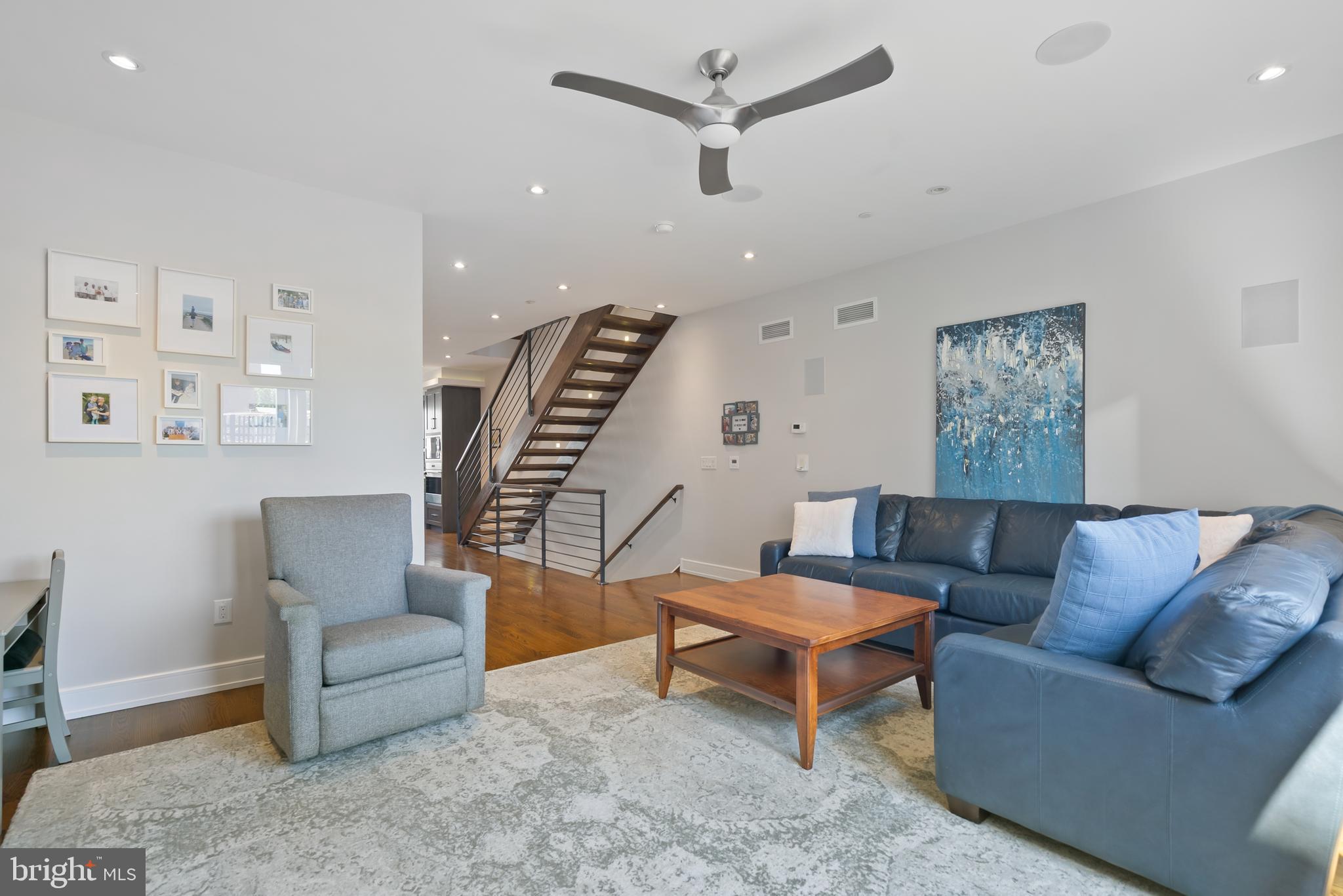 QUEEN VILLAGE - Residential