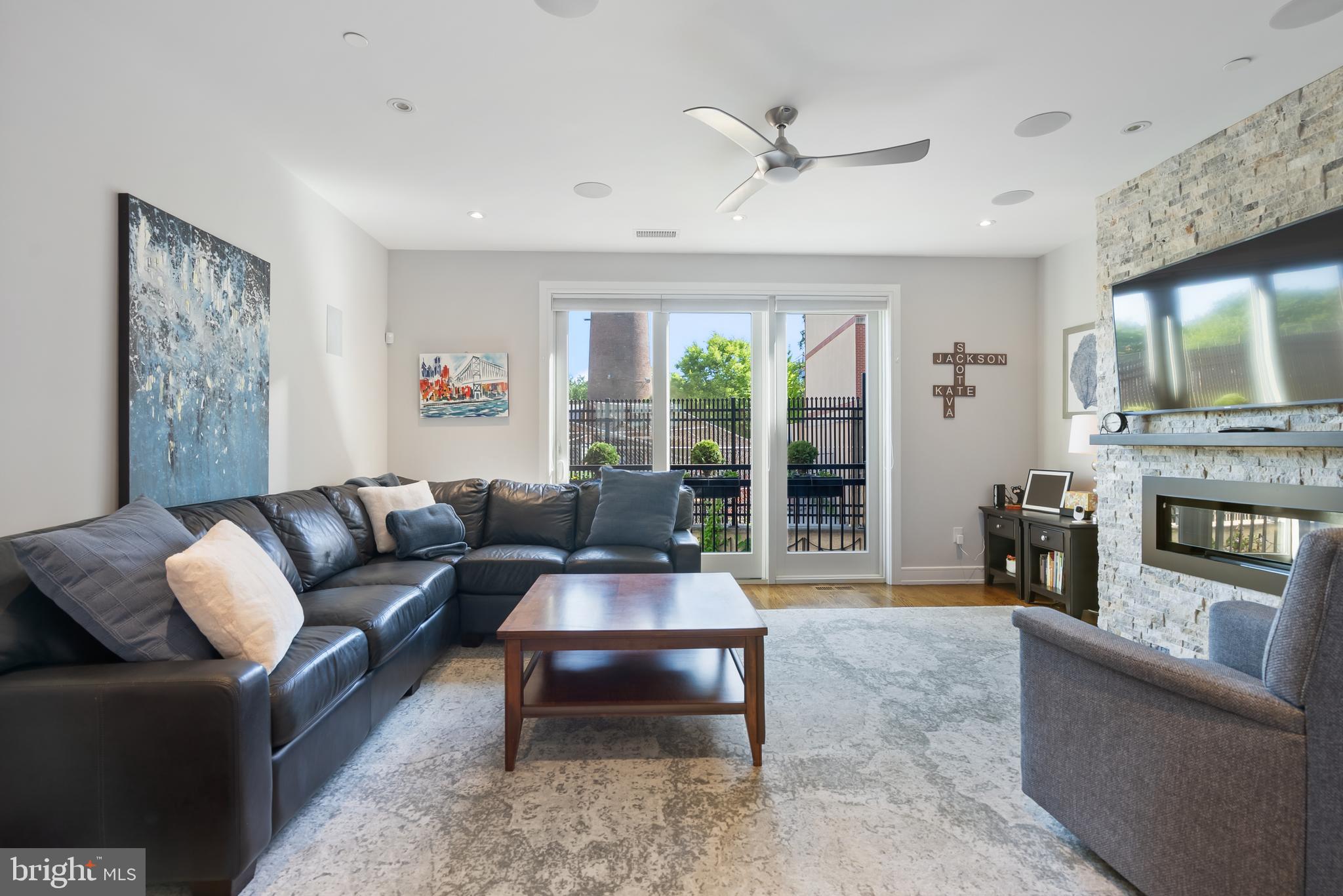 QUEEN VILLAGE - Residential