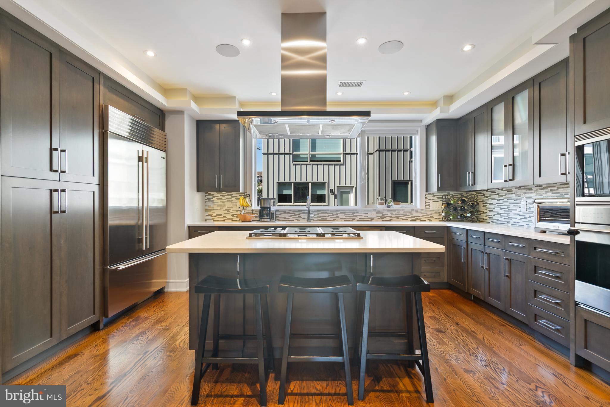 QUEEN VILLAGE - Residential
