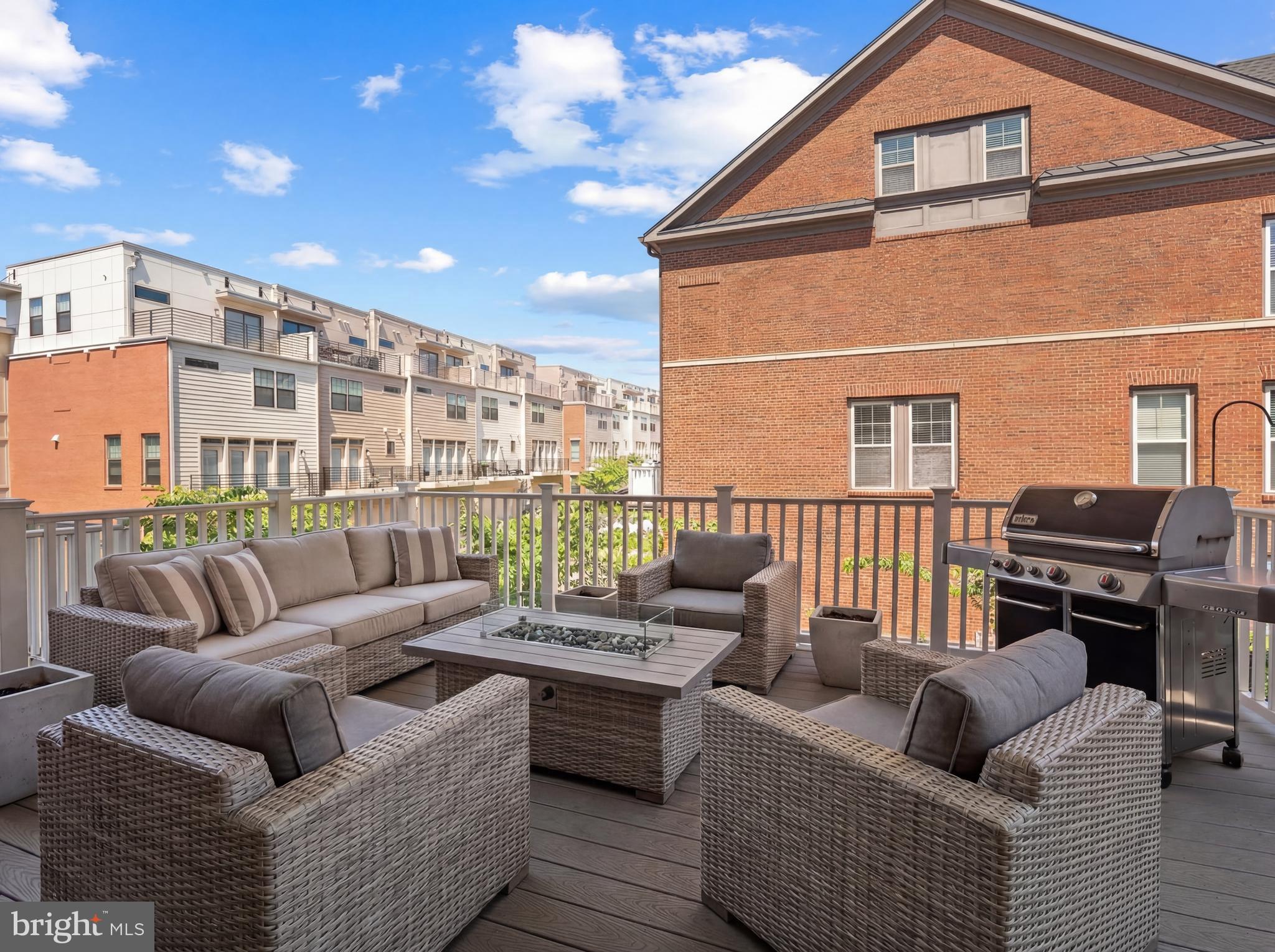 CROWN FARM - Residential