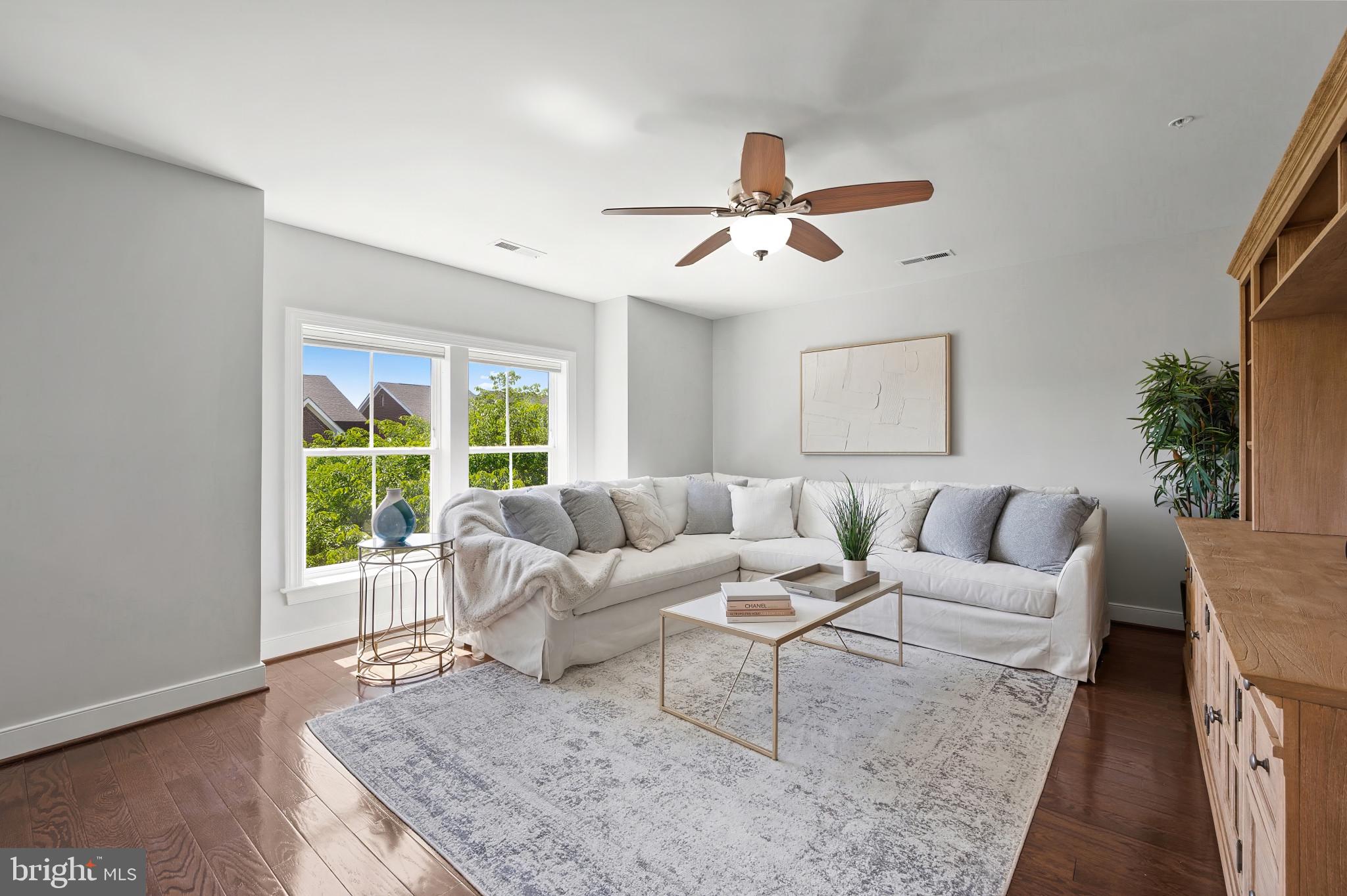 CROWN FARM - Residential