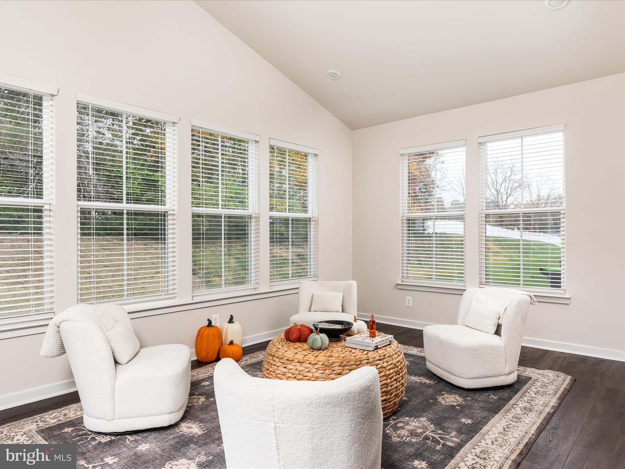 SENSENY VILLAGE - Residential