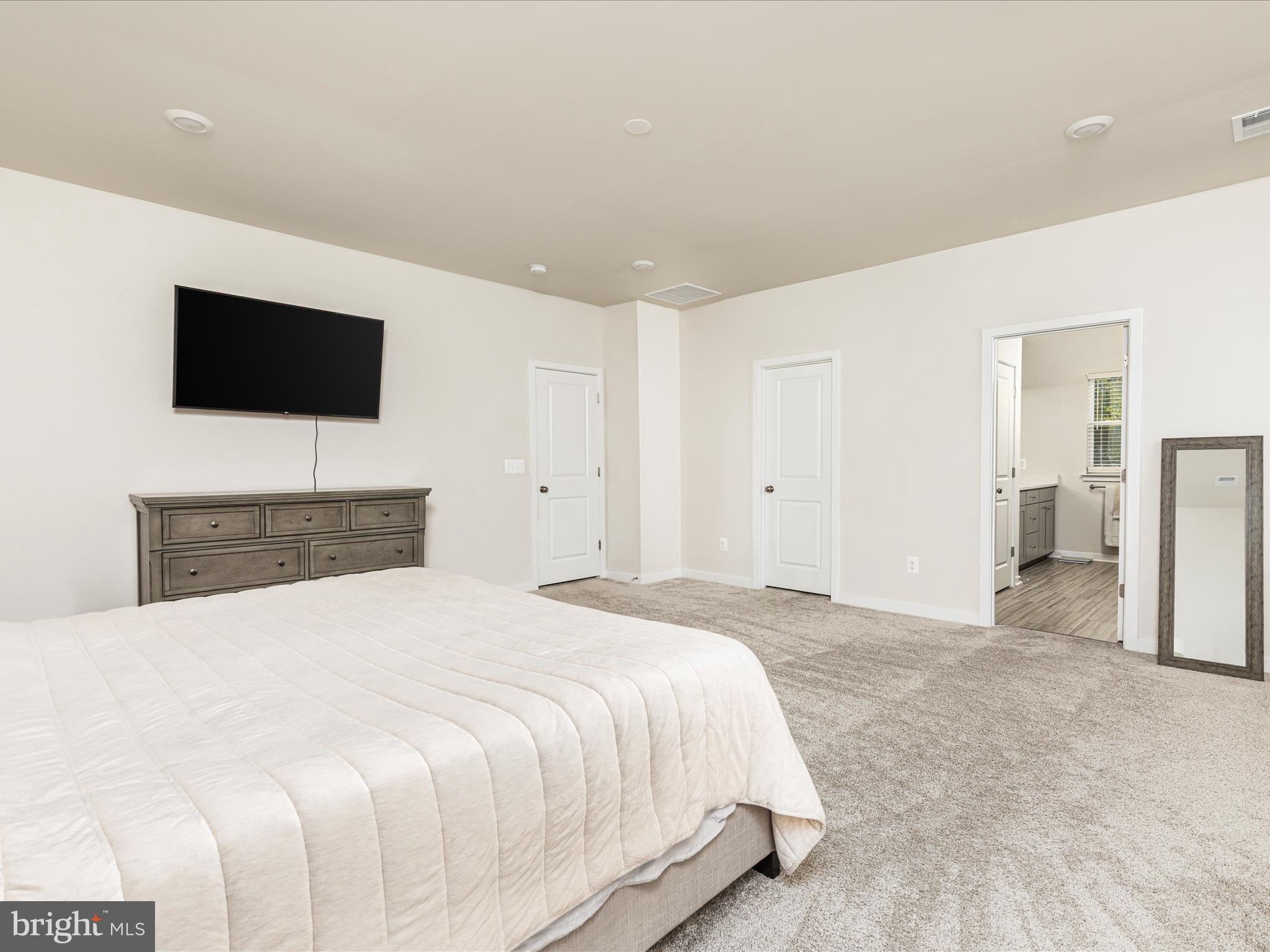 SENSENY VILLAGE - Residential