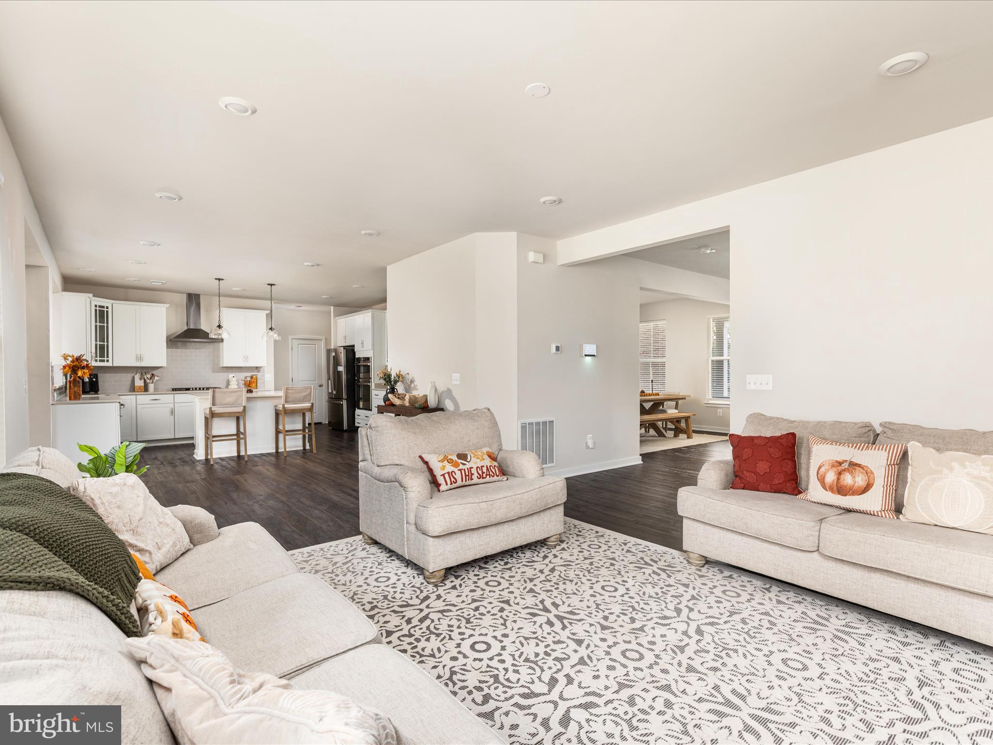 SENSENY VILLAGE - Residential