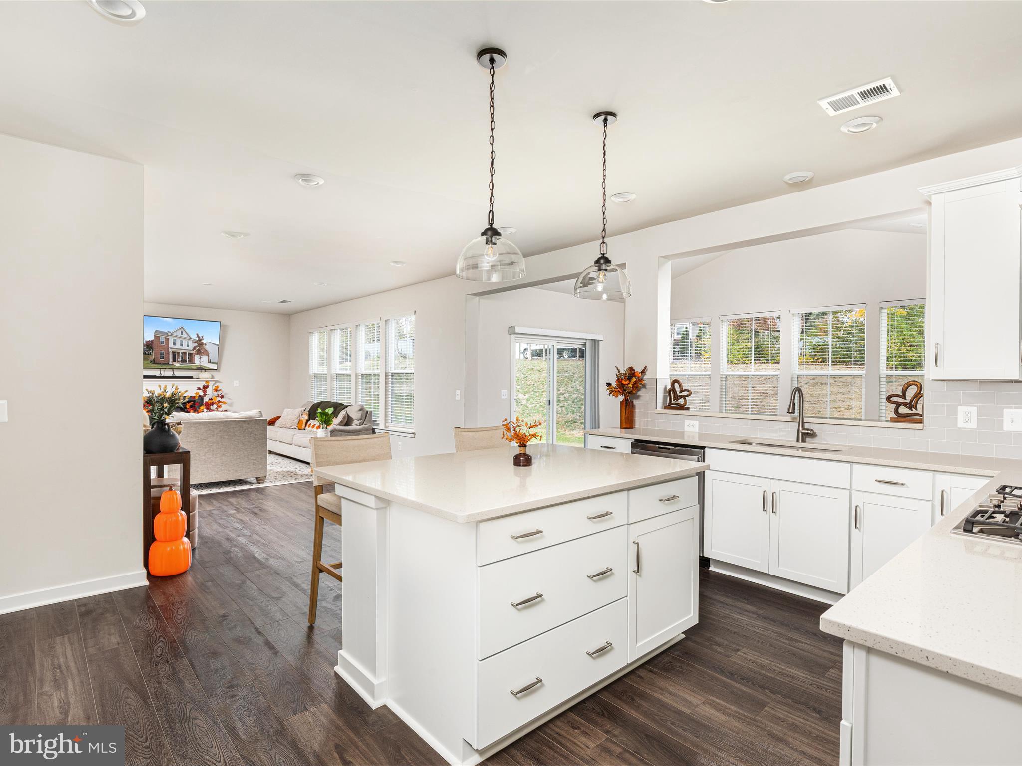 SENSENY VILLAGE - Residential