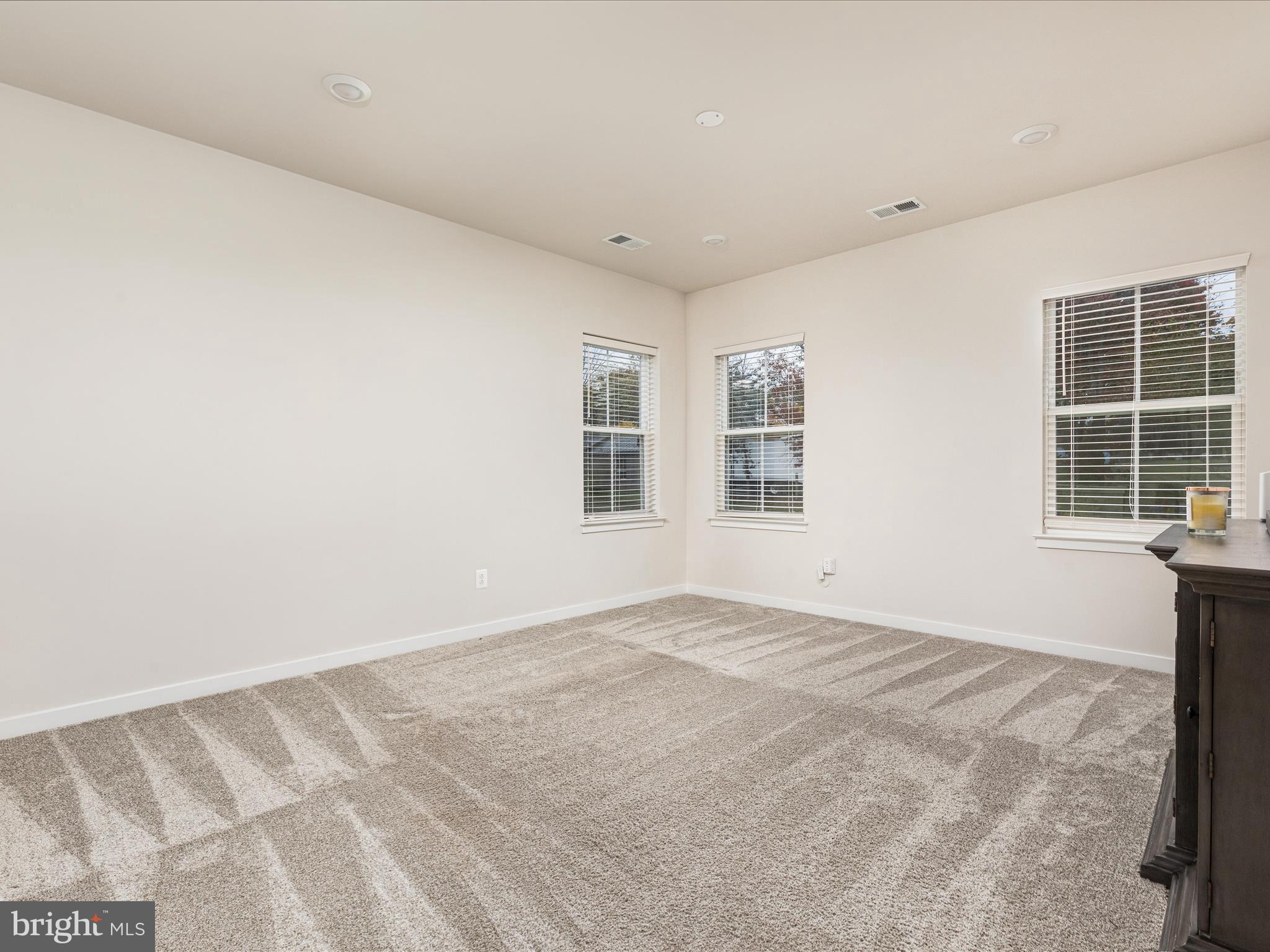 SENSENY VILLAGE - Residential