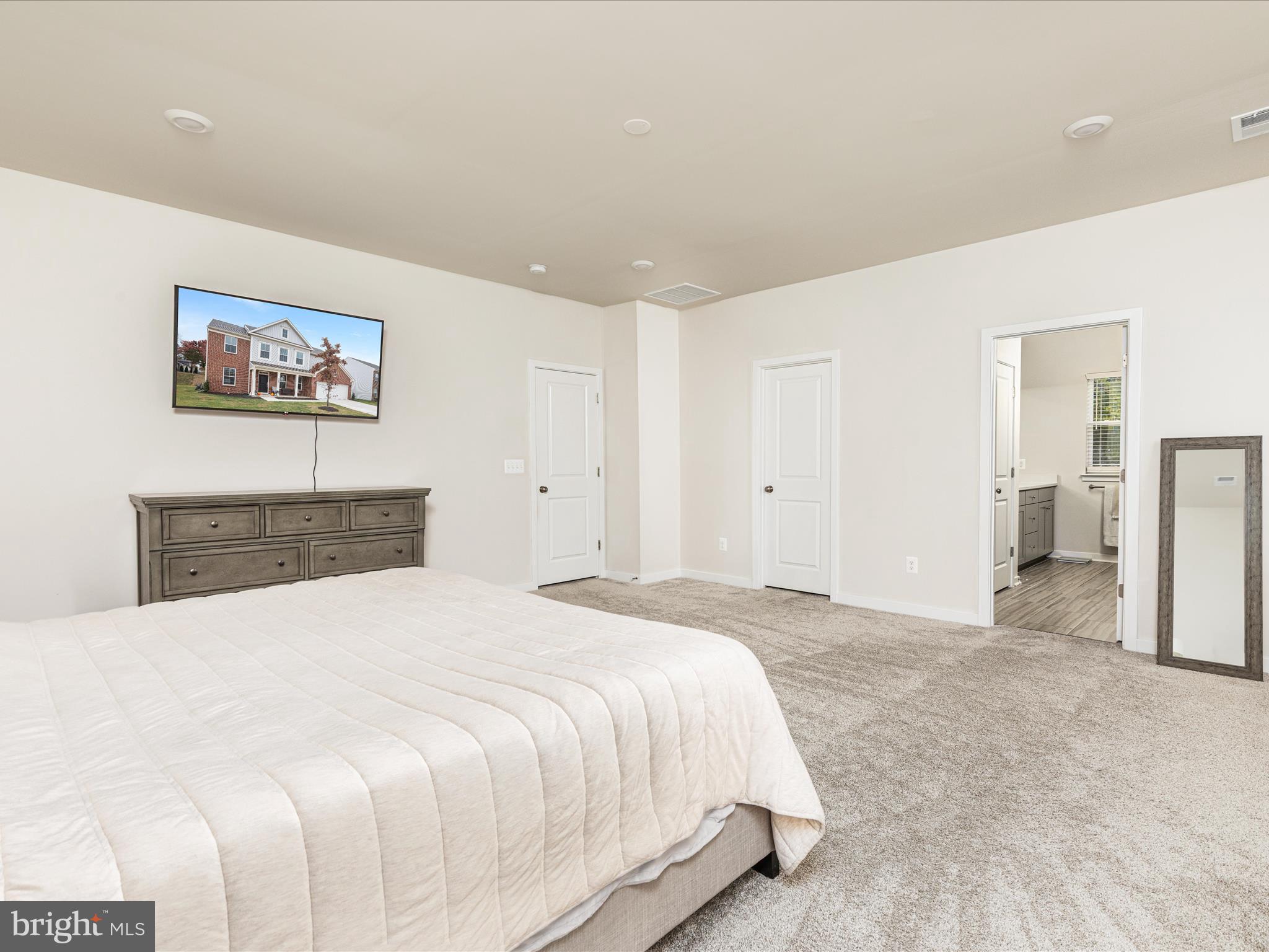 SENSENY VILLAGE - Residential