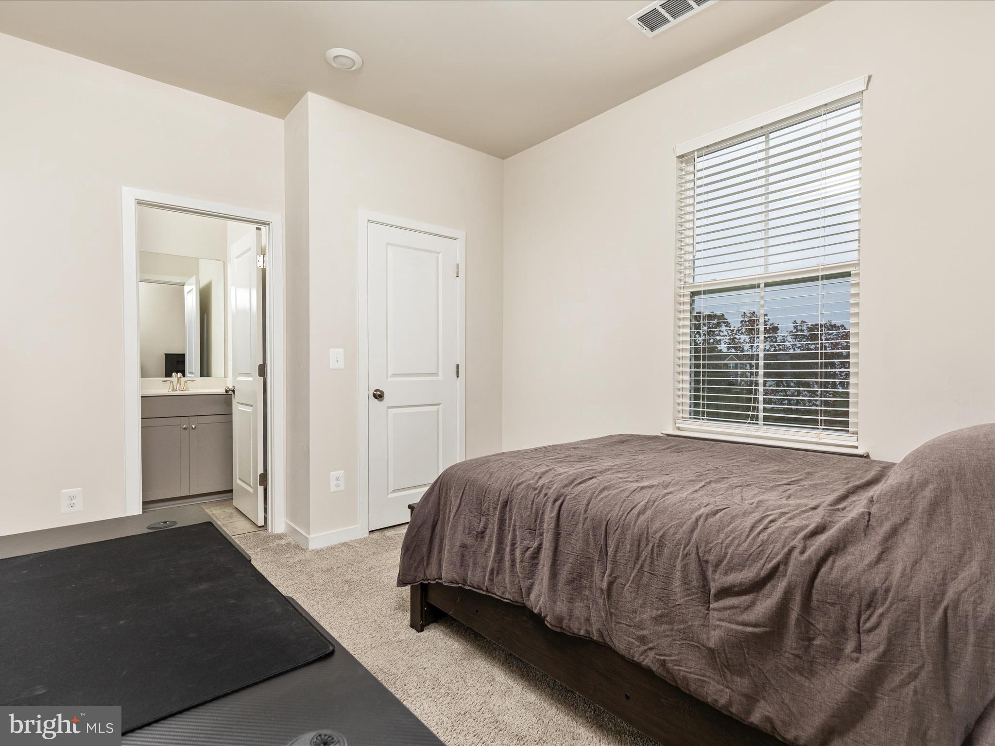 SENSENY VILLAGE - Residential