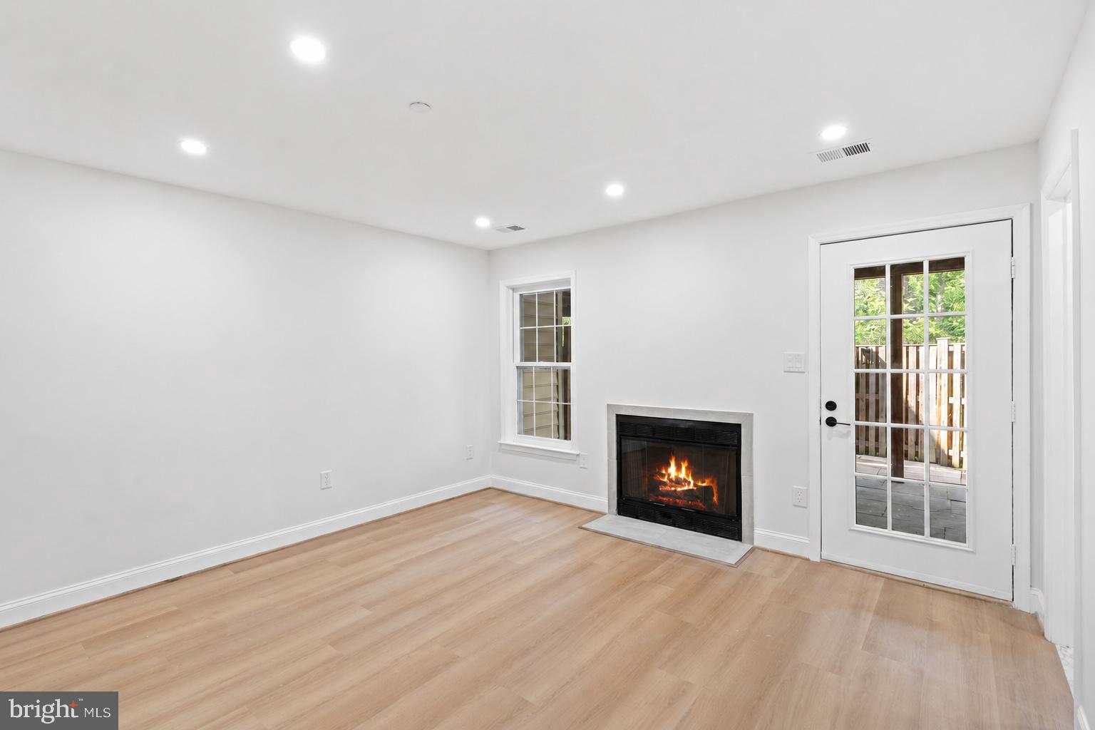 WHITLEY PARK CONDOMINIUM - Residential