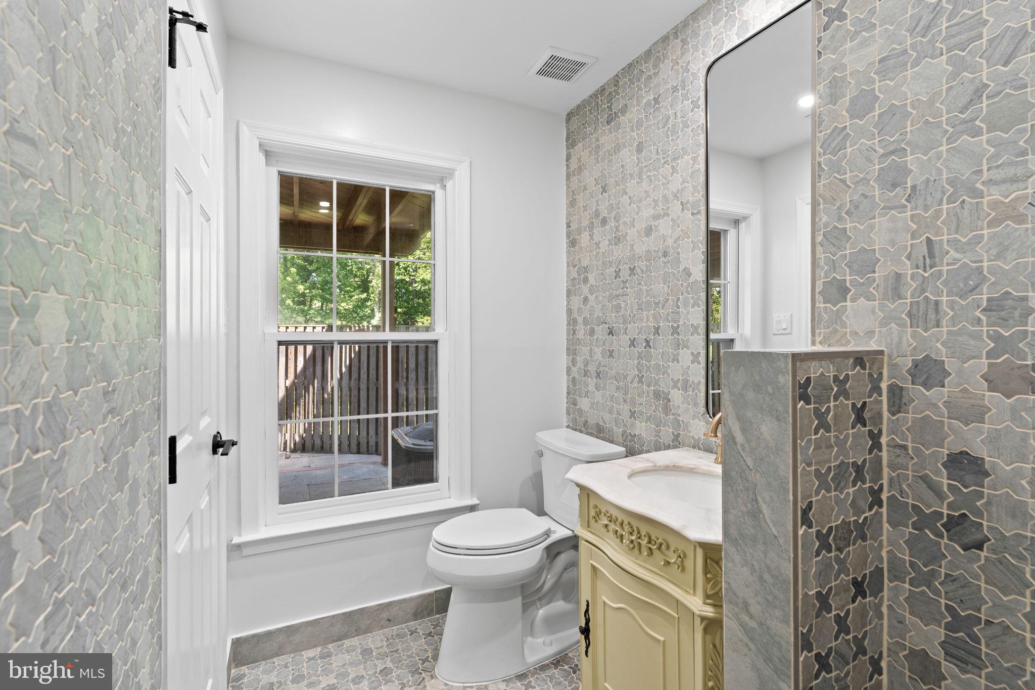 WHITLEY PARK CONDOMINIUM - Residential
