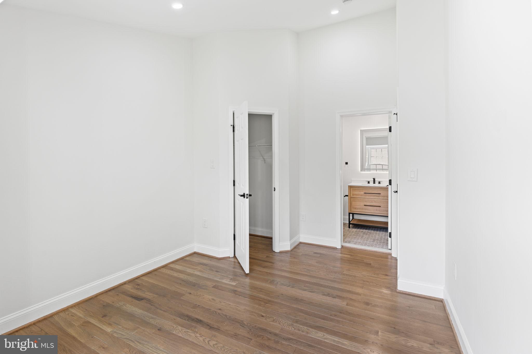 WHITLEY PARK CONDOMINIUM - Residential
