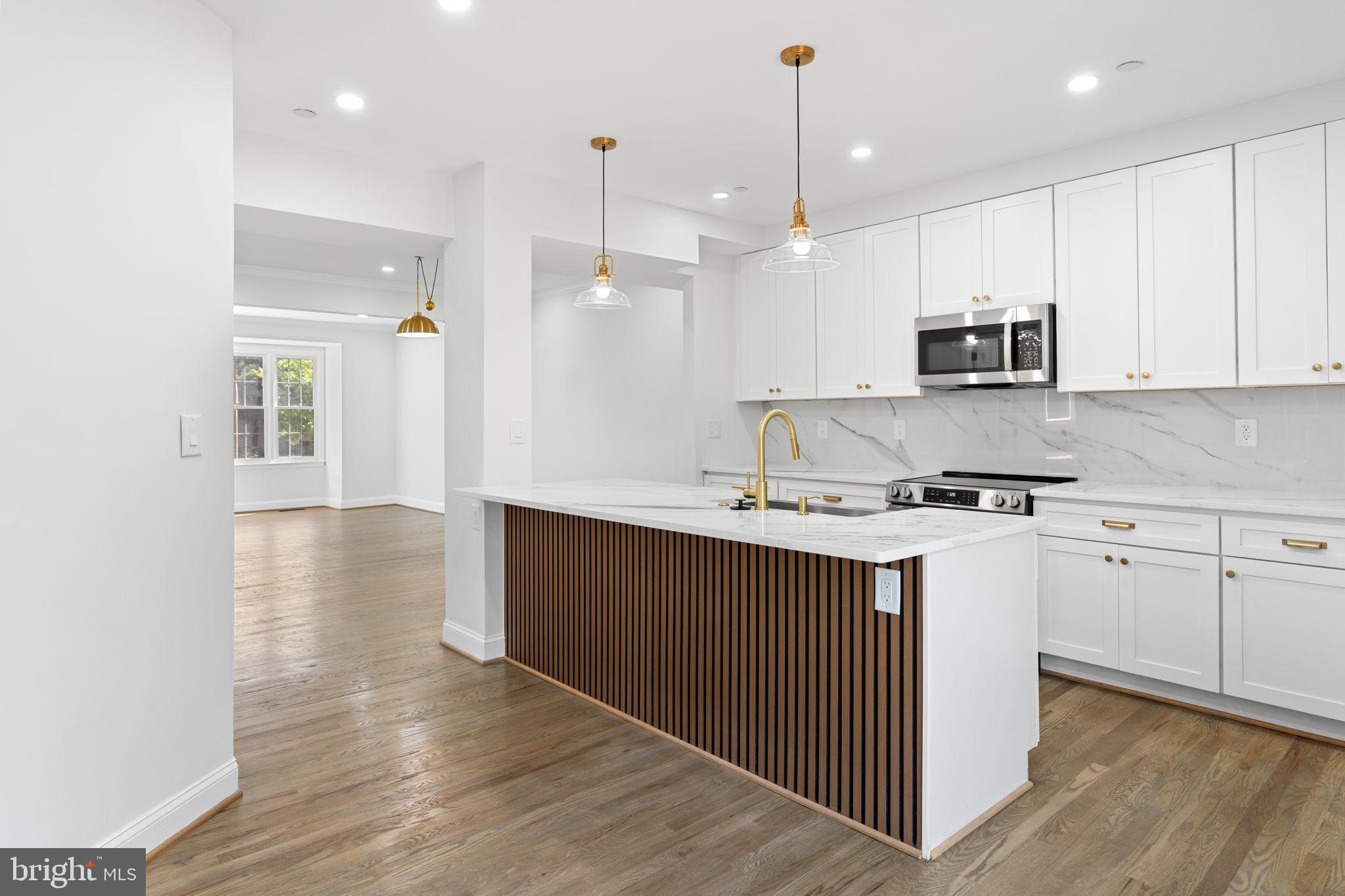 WHITLEY PARK CONDOMINIUM - Residential