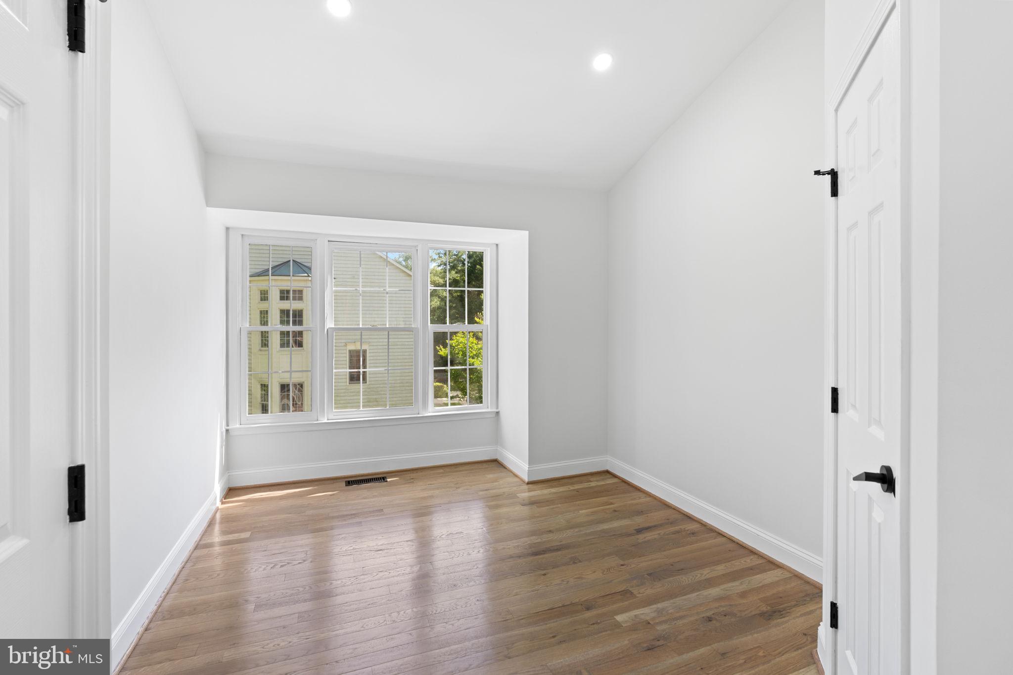 WHITLEY PARK CONDOMINIUM - Residential