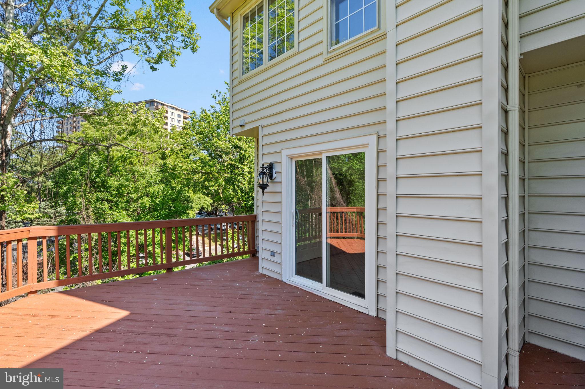 WHITLEY PARK CONDOMINIUM - Residential