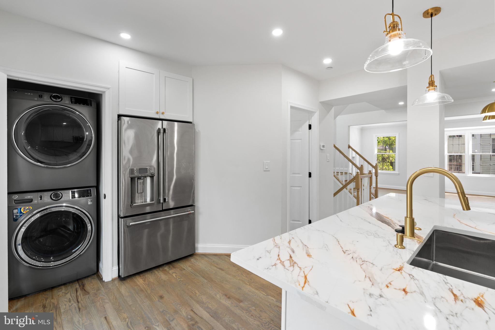 WHITLEY PARK CONDOMINIUM - Residential