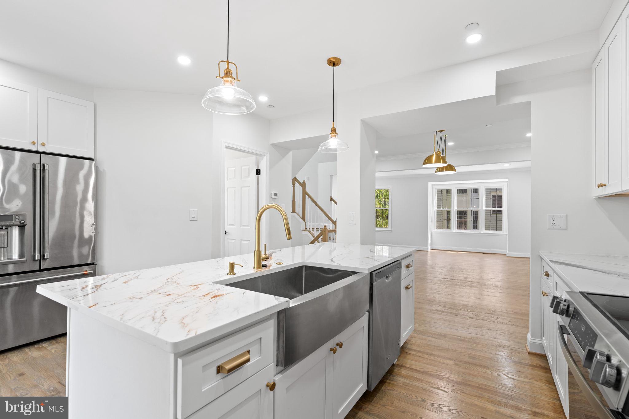 WHITLEY PARK CONDOMINIUM - Residential